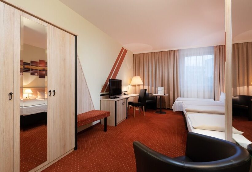Семейный Номер, Novina Hotel Südwestpark