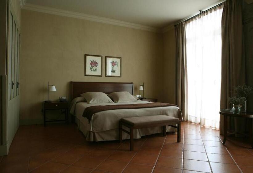 Номер Стандарт Трехместный, Bremon Boutique Hotel By Duquessa Hotel Collection