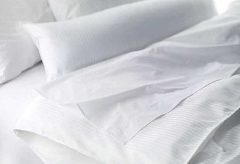 חדר סטנדרט עם מיטה זוגית ונוף למגרש גולף, The Westin Savannah Harbor Golf Resort & Spa