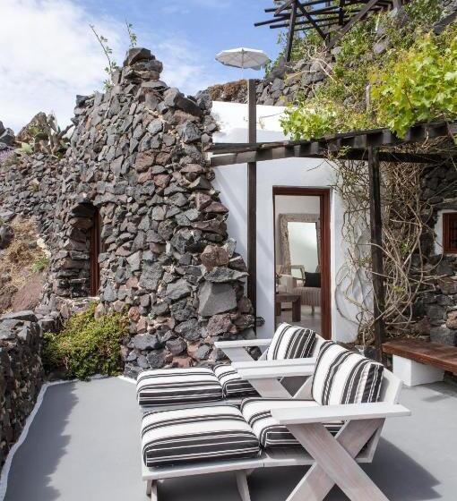 Superior studio with view, Honeymoon Petra Villas
