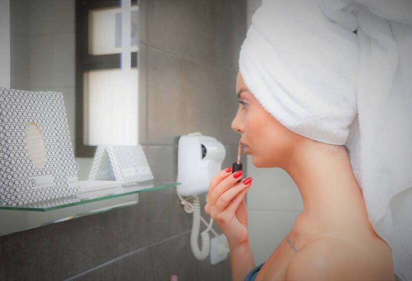 اتاق لوکس سه تخته, Beverly Hotel Beirut