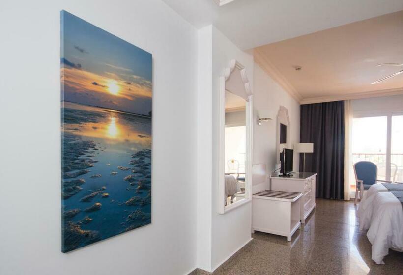 Номер Стандарт, Mac Puerto Marina Benalmádena