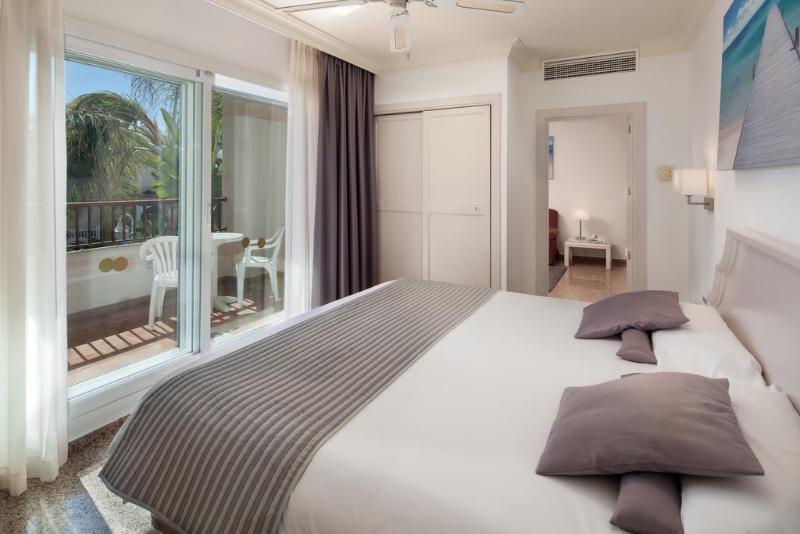 Семейный Номер, Mac Puerto Marina Benalmádena