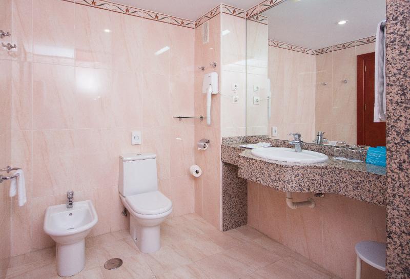 Номер Стандарт, Mac Puerto Marina Benalmádena
