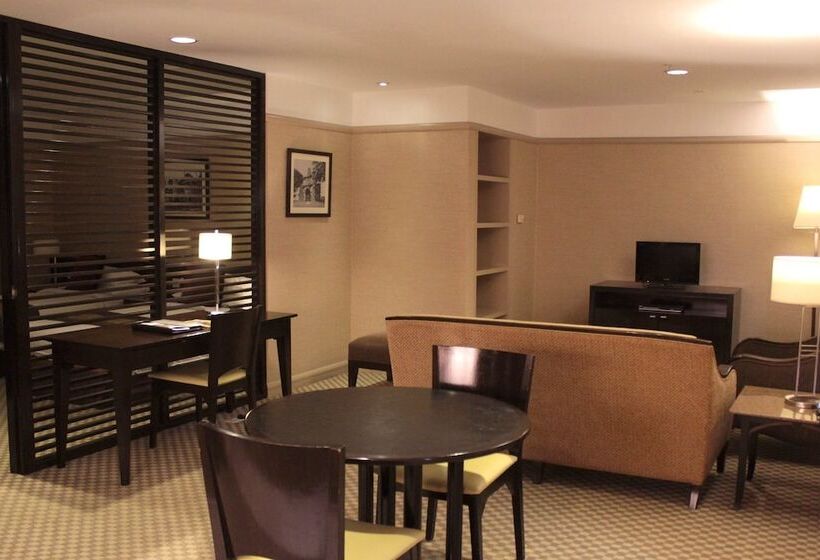 سوییت, Pacific Regency Hotel Suites
