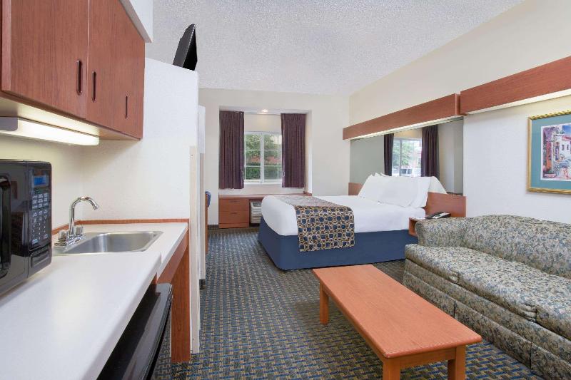 سوئیت پریمیوم, Pacific Regency Hotel Suites