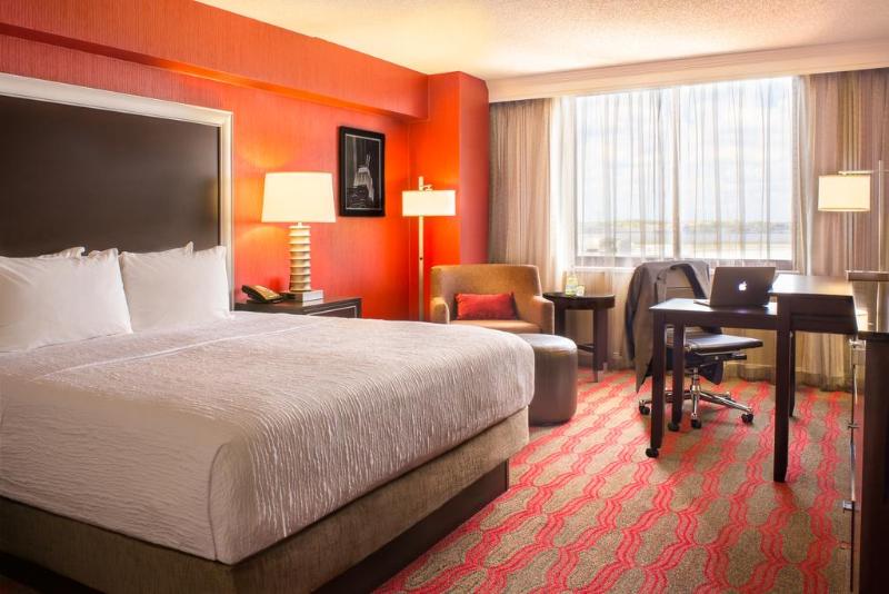 سوییت, Pacific Regency Hotel Suites
