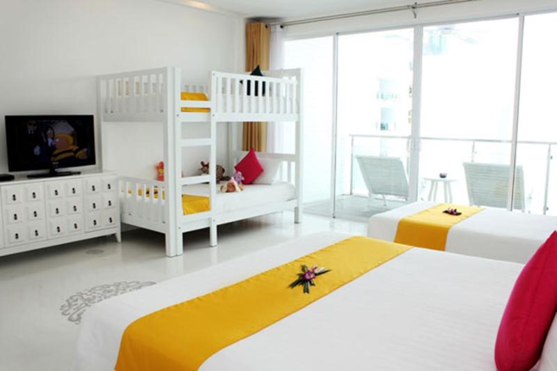 디럭스 패밀리 룸, The Old Phuket   Karon Beach Resort   Sha Plus
