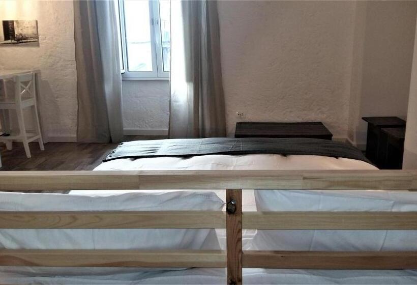 اتاق لوکس سه تخته, I Templari B&b