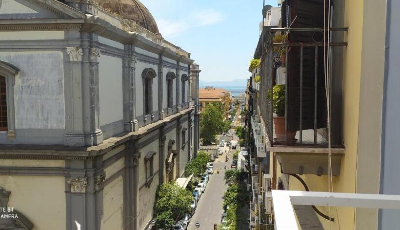 اتاق لوکس با بالکن, Symposion B&b Apart