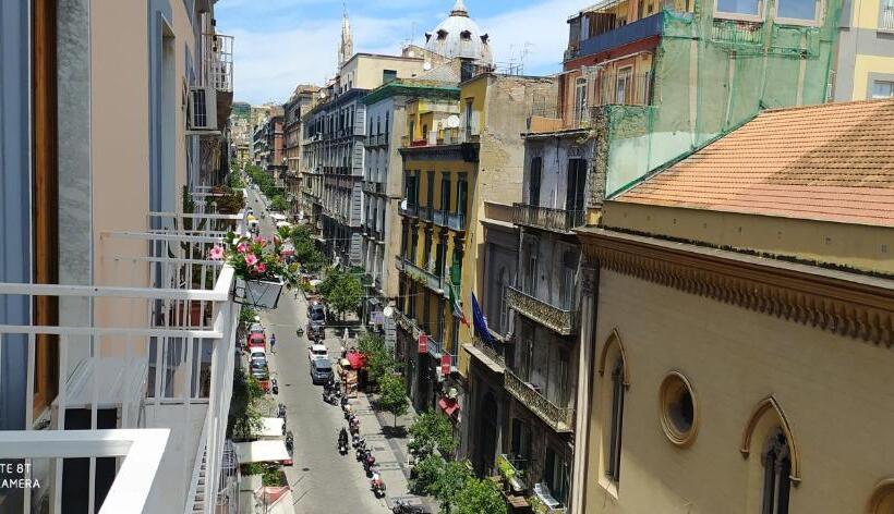اتاق لوکس با بالکن, Symposion B&b Apart