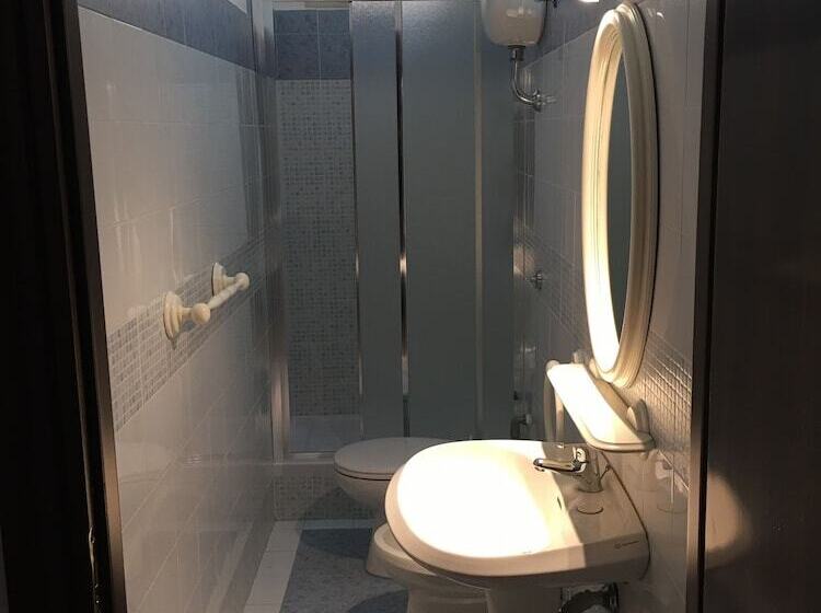 اتاق استاندارد سه نفره, B&b Crotone