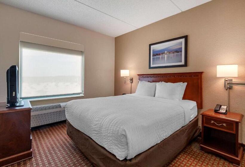 스위트, Clarion Suites At The Alliant Energy Center