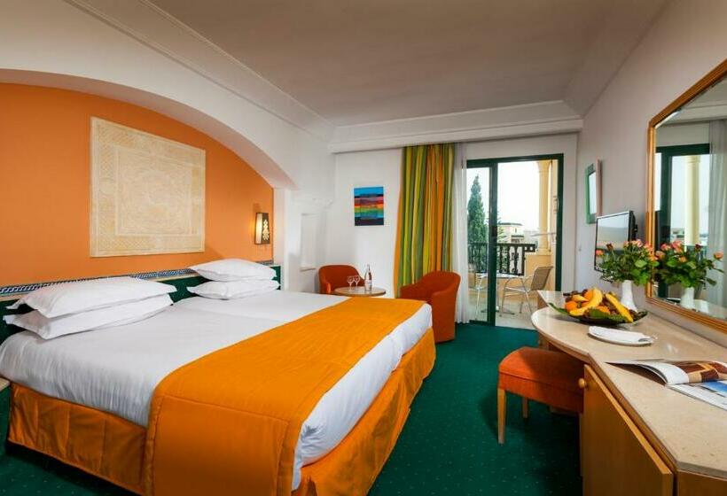 اتاق استاندارد با چشم‌انداز استخر, Royal Kenz Thalasso & Spa