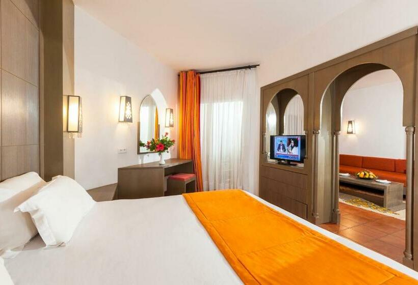 اتاق استاندارد سه تخته با چشم‌انداز استخر, Royal Kenz Thalasso & Spa