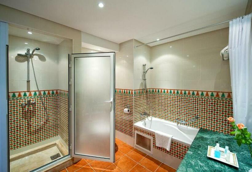اتاق استاندارد با چشم‌انداز استخر, Royal Kenz Thalasso & Spa