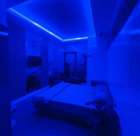 اتاق لوکس, Nhà Nghỉ K House