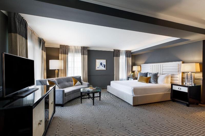 キングサイズベッドのデラックスルーム, Ambassador Hotel Tulsa, Autograph Collection