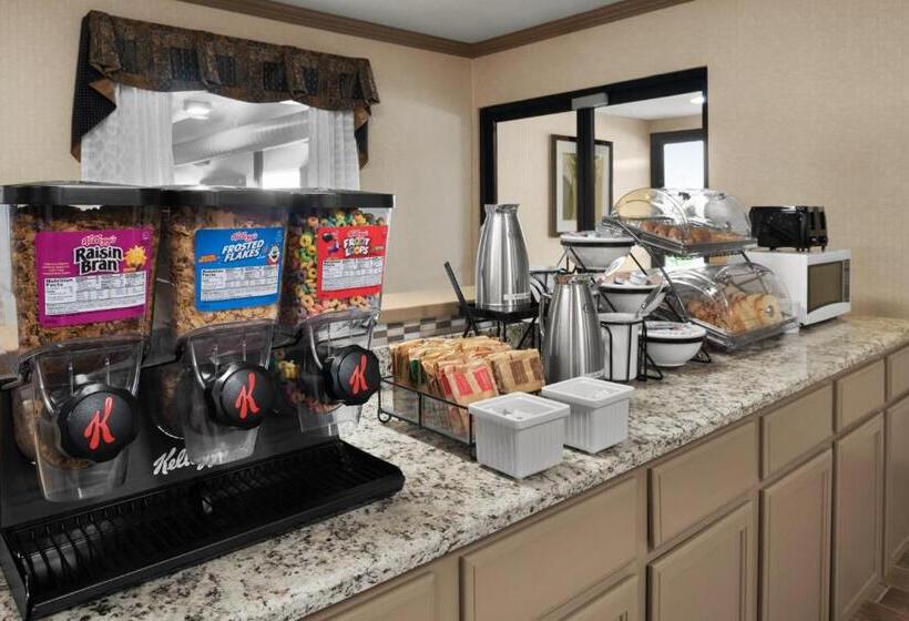 Номер Стандарт Адаптированный для Инвалидов, Baymont By Wyndham Belleville Airport Area Free Airport Shuttle