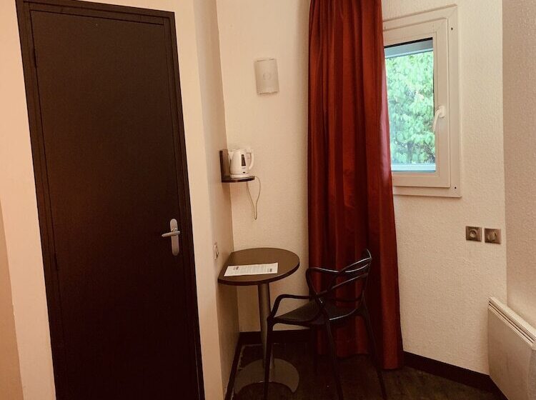 Номер Комфорт, Inn Design Dijon Sud