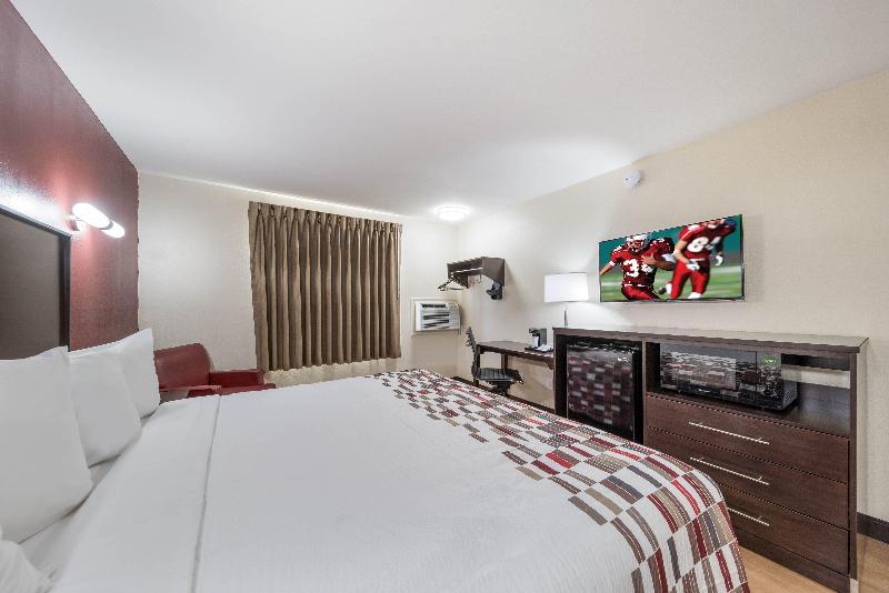 带大床的豪华间, Red Roof Inn & Suites Denton
