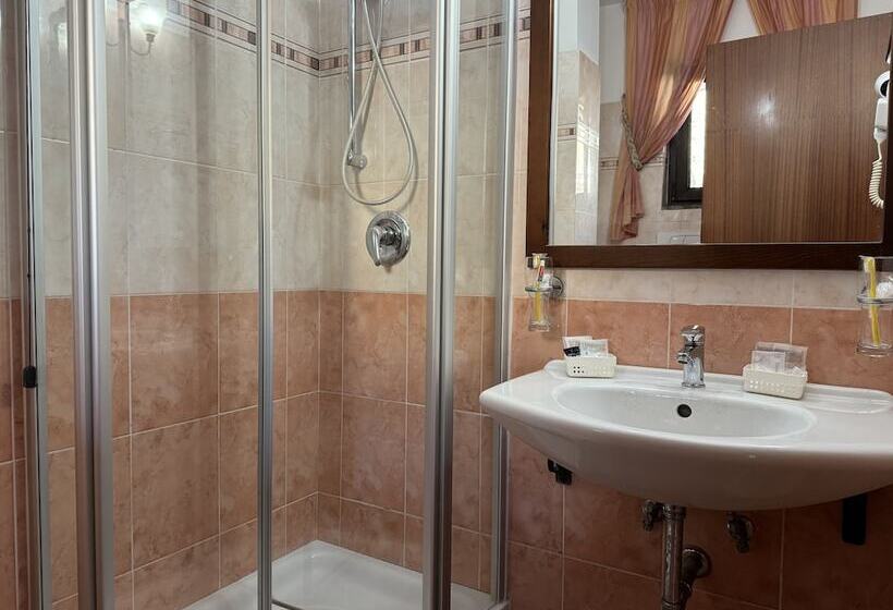 اتاق راحتی, Euro House Inn Airport