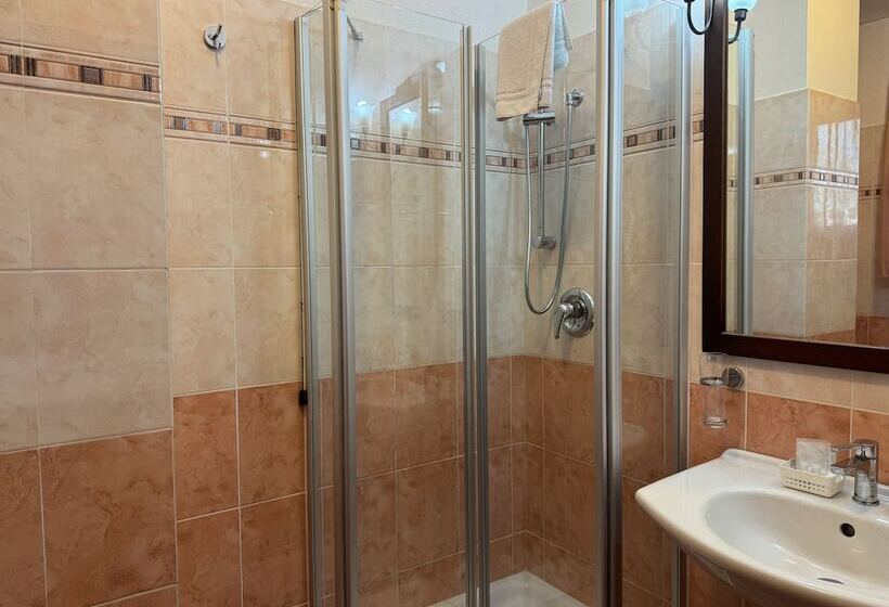 اتاق راحتی, Euro House Inn Airport