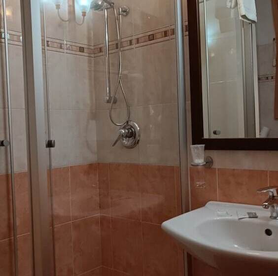 اتاق راحتی, Euro House Inn Airport