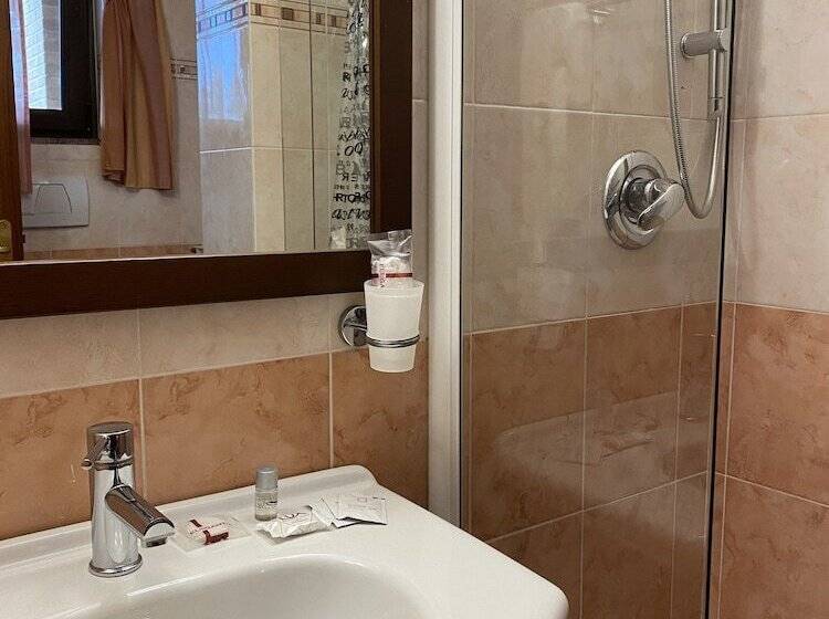 اتاق راحتی, Euro House Inn Airport