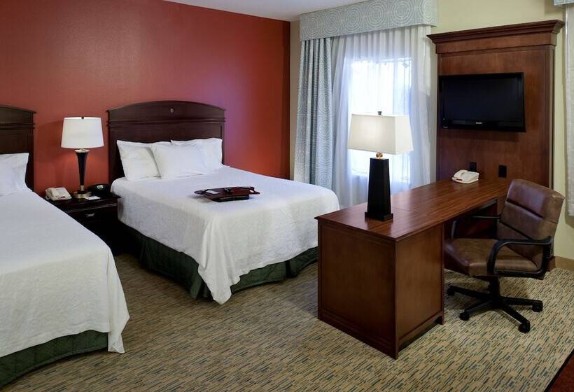 스탠다드 스튜디오, Hampton Inn & Suites Texarkana