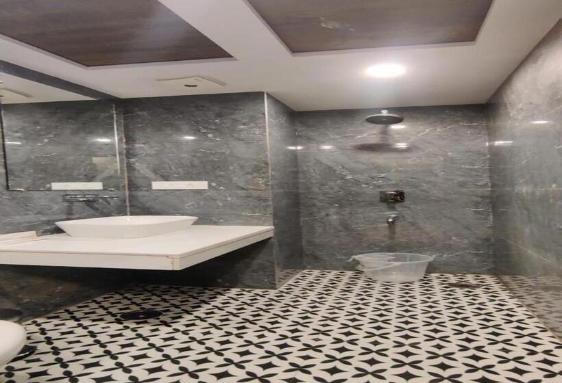 اتاق اکونومی یک تخته, Pk Boutique
