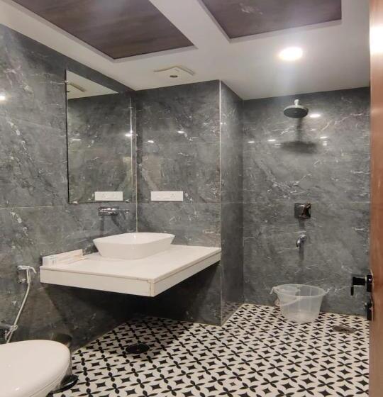 اتاق ساده سه‌ نفره, Pk Boutique
