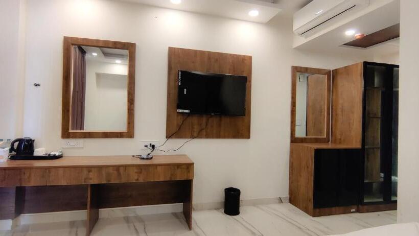 اتاق کلاسیک سه تخته, Pk Boutique