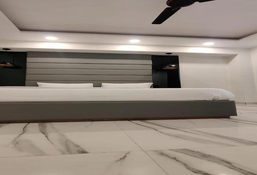 اتاق کلاسیک سه تخته, Pk Boutique