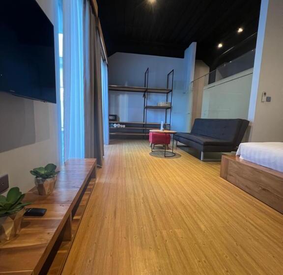 풀장 전망 스위트, Rumah Kahyangan