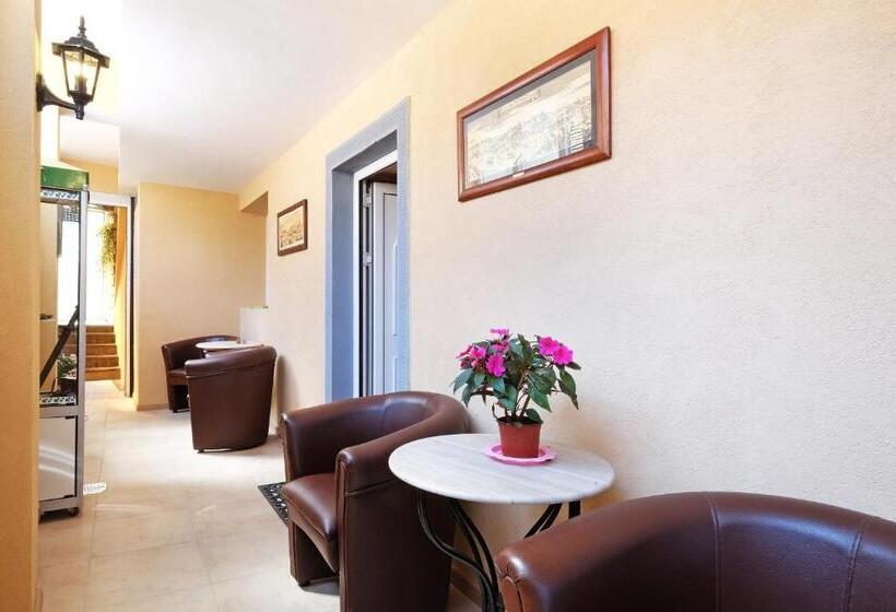 اتاق استاندارد چهار تخته, Villa Tower Gardos