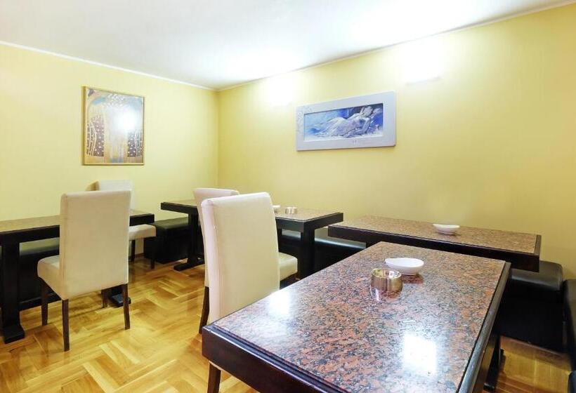 اتاق استاندارد با بالکن, Villa Tower Gardos