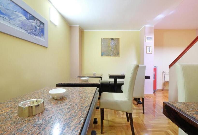 اتاق استاندارد با بالکن, Villa Tower Gardos