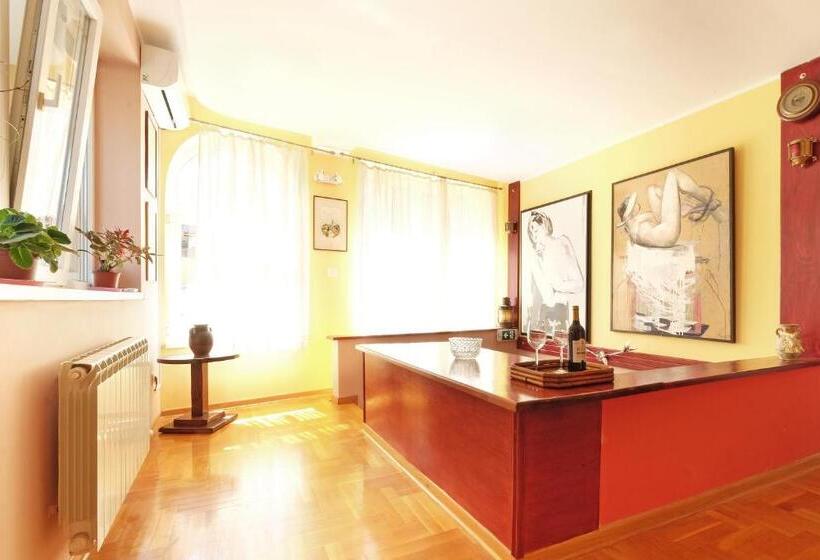 اتاق استاندارد با بالکن, Villa Tower Gardos