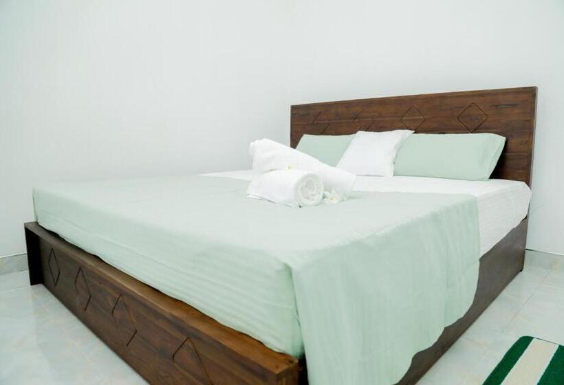 اتاق لوکس با تخت بزرگ, Araliya Lagoon Park Resort