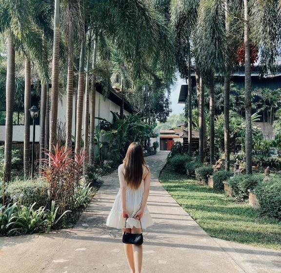 Номер Стандарт Вид на Парк, The Hub Erawan Resort