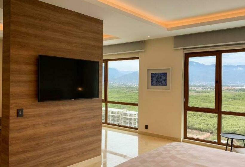 سوئیت با تخت بزرگ, Holiday Inn & Suites   Puerto Vallarta Marina & Golf, An Ihg