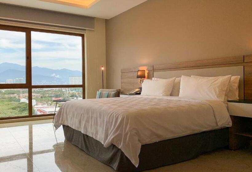 سوئیت با تخت بزرگ, Holiday Inn & Suites   Puerto Vallarta Marina & Golf, An Ihg