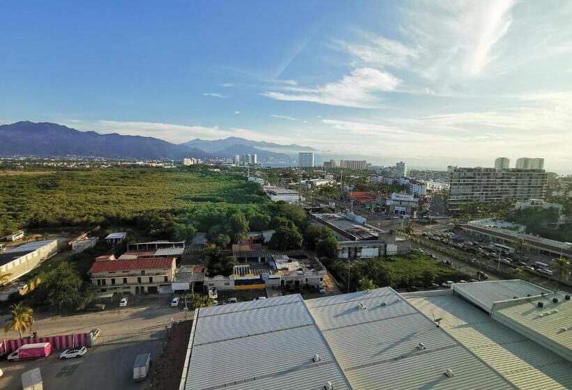 سوئیت با تخت بزرگ, Holiday Inn & Suites   Puerto Vallarta Marina & Golf, An Ihg
