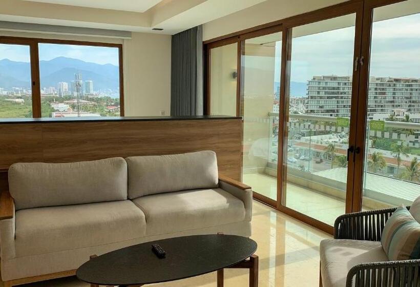 سوئیت با تخت بزرگ, Holiday Inn & Suites   Puerto Vallarta Marina & Golf, An Ihg