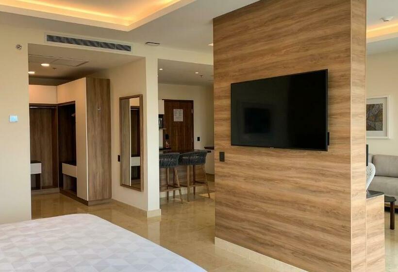 سوئیت با تخت بزرگ, Holiday Inn & Suites   Puerto Vallarta Marina & Golf, An Ihg