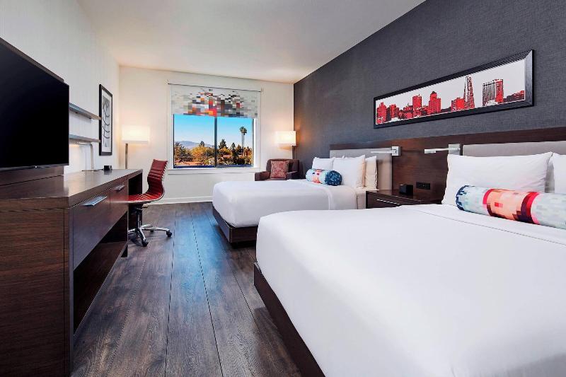 带特大床的标准间, Aloft San Jose Cupertino