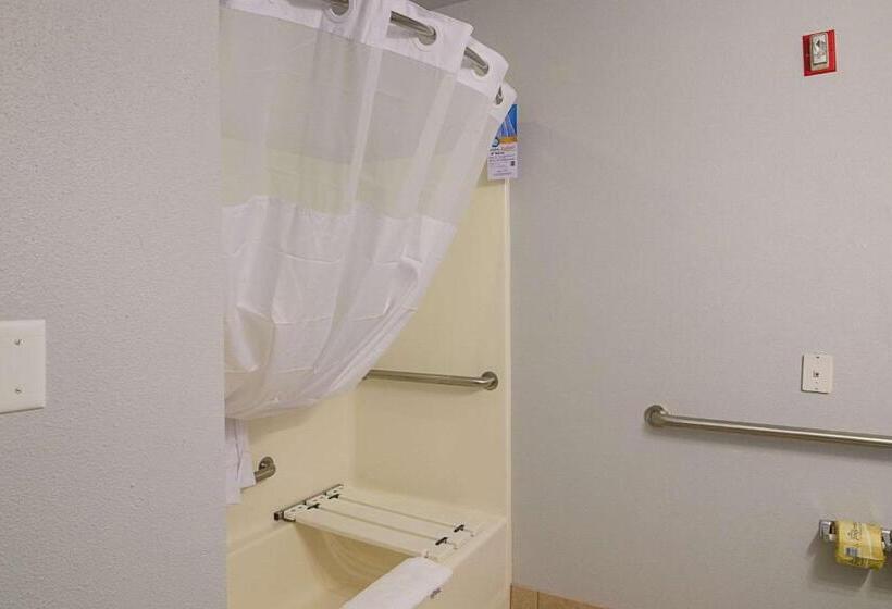 اتاق استاندارد با تخت بزرگ برای معلولان, Quality Inn