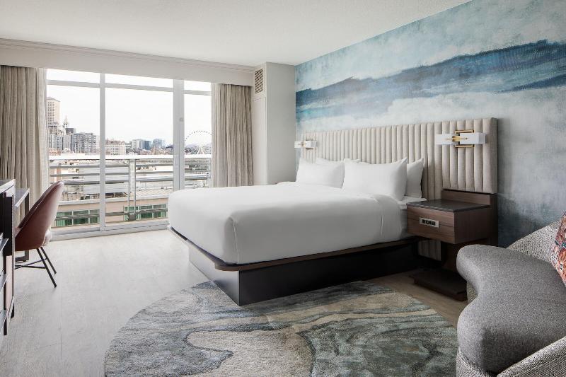 Engelliler için Büyük Çift Kişilik Yataklı Standart Oda, Seattle Marriott Waterfront