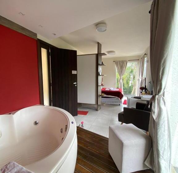 디럭스 자쿠지룸, Bombinhas Guest House